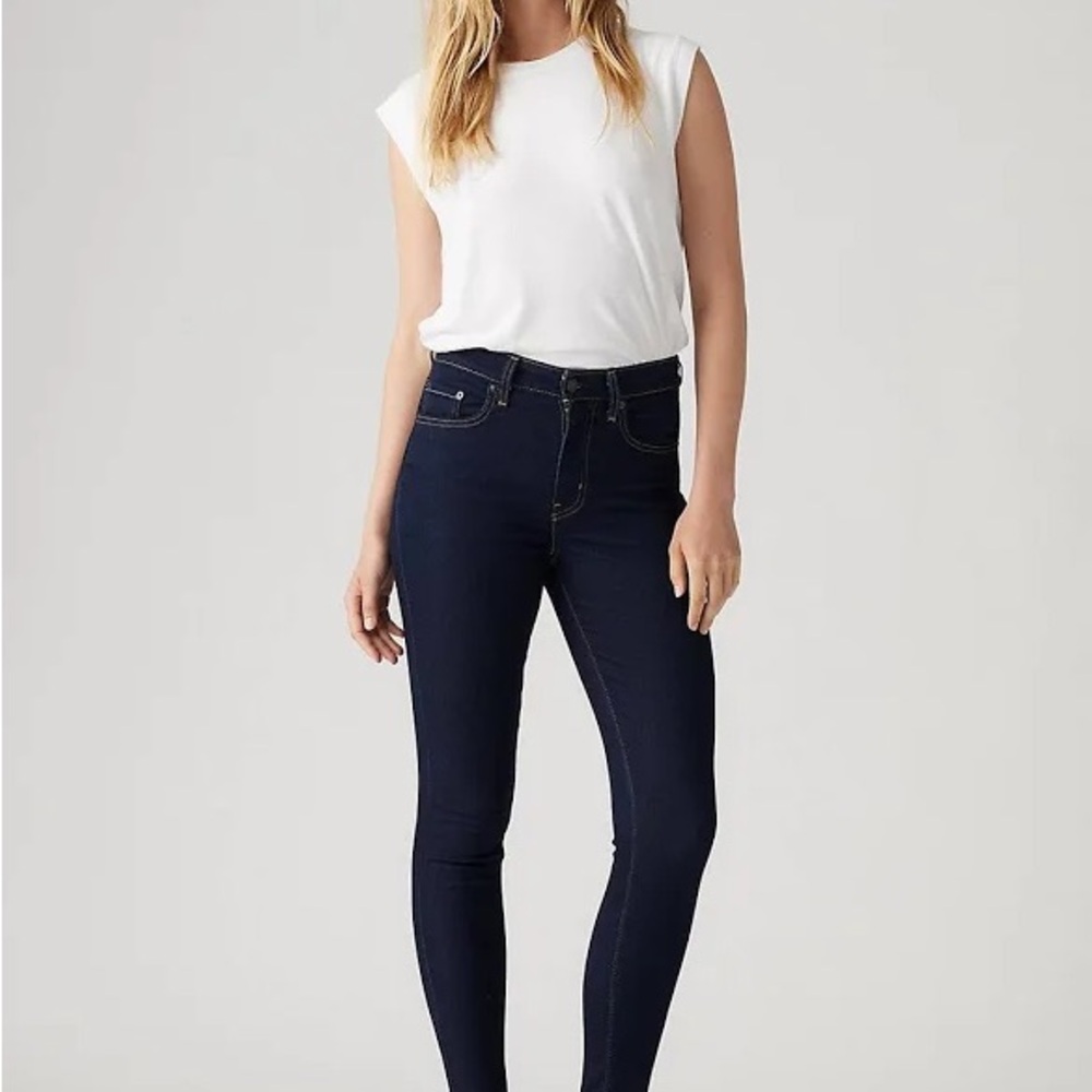Levi's 721 High Rise Skinny Women's Jeans. Size 26